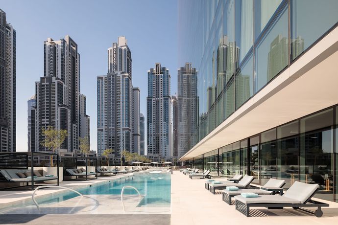 Imagen de la piscina del Hotel Me Dubai By Meliá. Foto 20