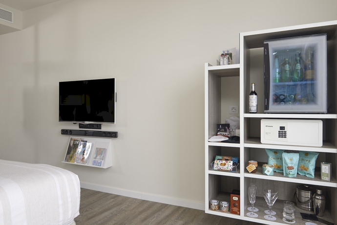 Imagen de la habitación del Hotel Me Ibiza. Foto 13