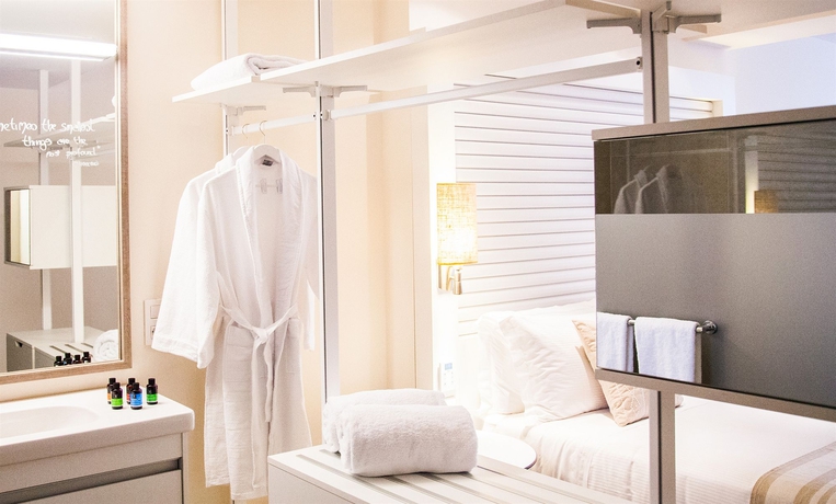 Imagen de la habitación del Hotel Me Ibiza. Foto 14