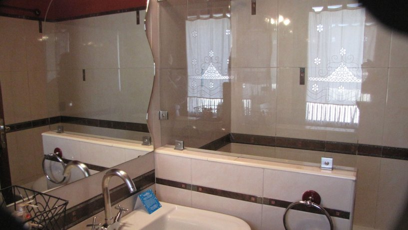 Imagen de la habitación del Hotel Me Natural Rooms. Foto 1