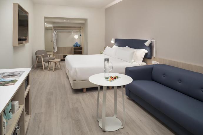 Imagen de la habitación del Hotel Me Sitges Terramar. Foto 6