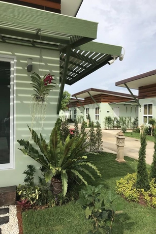 Imagen de los exteriores del Hotel Me and Tree Villa. Foto 15
