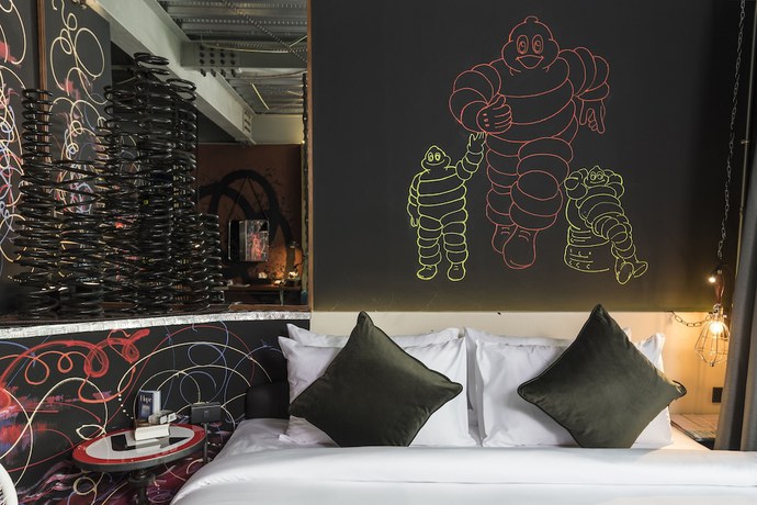 Imagen de la habitación del Hotel MeStyle Garage. Foto 12