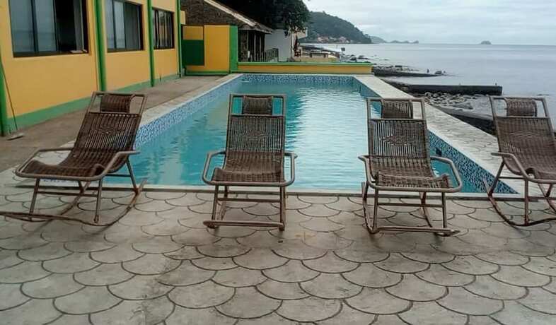Imagen de la piscina del Hotel Meaco - Anilao. Foto 32