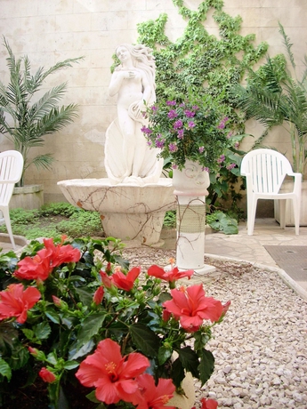 Imagen de los exteriores del Hotel M&eacute;dieval, Avignon. Foto 11