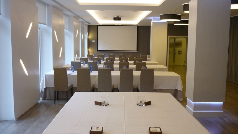 Imagen de los interiores del Hotel Méndez Núñez. Foto 16