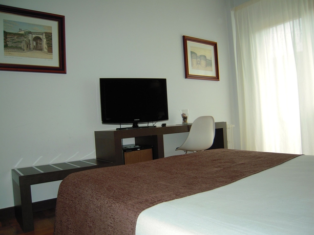 Imagen de la habitación del Hotel Méndez Núñez. Foto 13