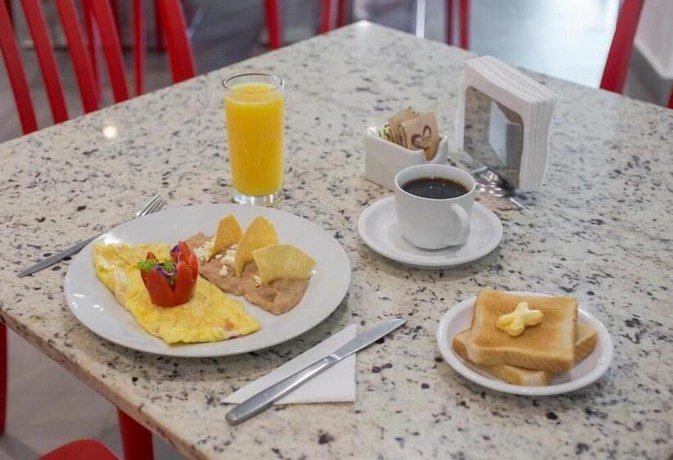 Imagen del bar/restaurante del Hotel M&eacute;xico Plaza Silao Aeropuerto. Foto 4