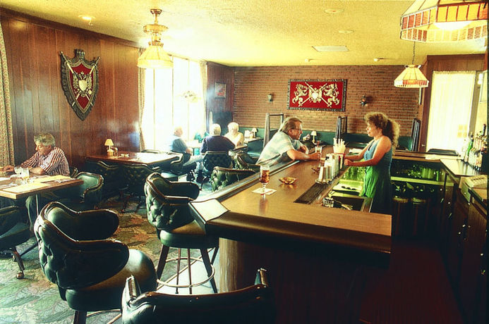 Imagen del bar/restaurante del Hotel Meadow Court Inn - Ithaca. Foto 3