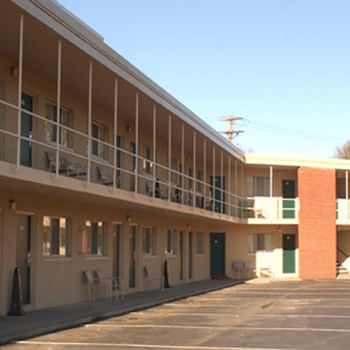 Imagen de los exteriores del Hotel Meadow Court Inn - Ithaca. Foto 13