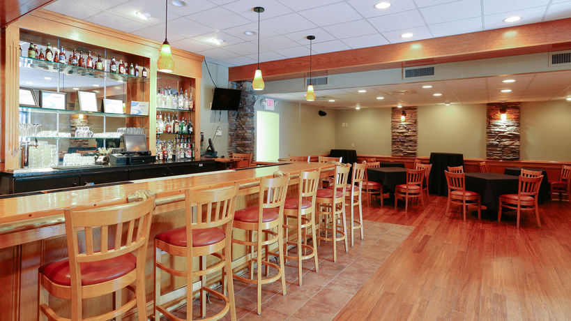 Imagen de los interiores del Hotel Meadowbrook Inn. Foto 10