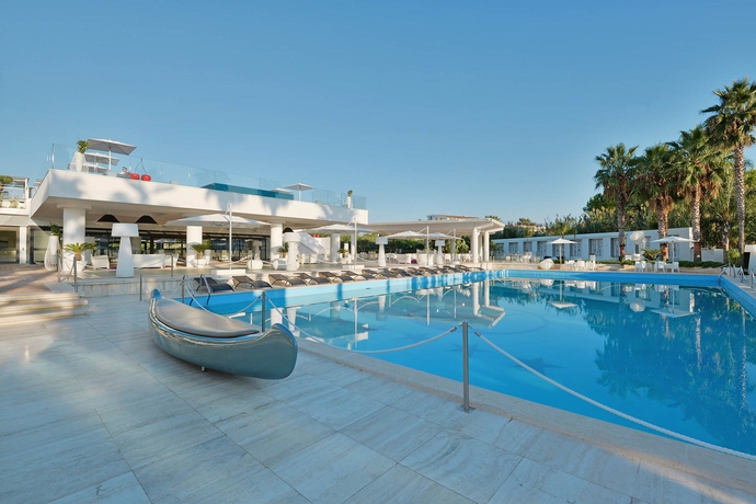Imagen de la piscina del Hotel Mec Paestum. Foto 15