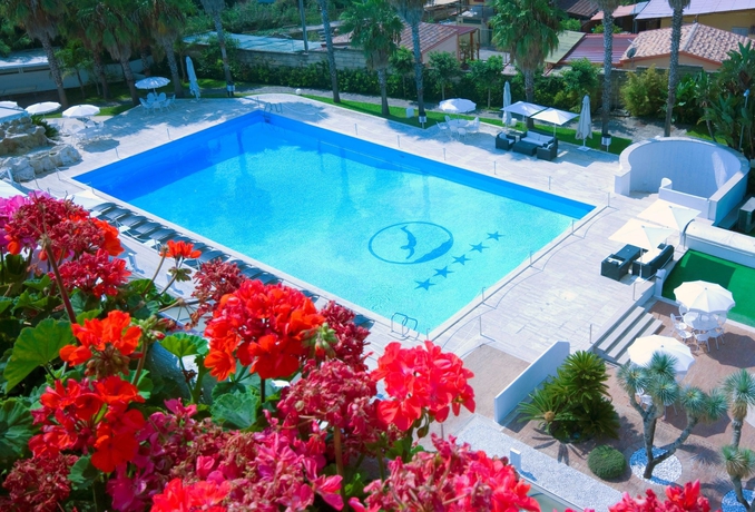 Imagen de la piscina del Hotel Mec Paestum. Foto 16