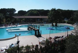 Imagen de la piscina del Hotel Medar - Holiday Village Alabirdi. Foto 8