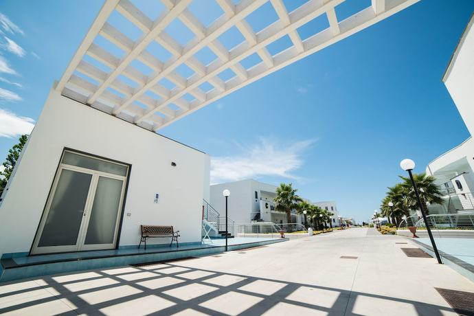 Imagen de los exteriores del Hotel Medea Beach Resort. Foto 18