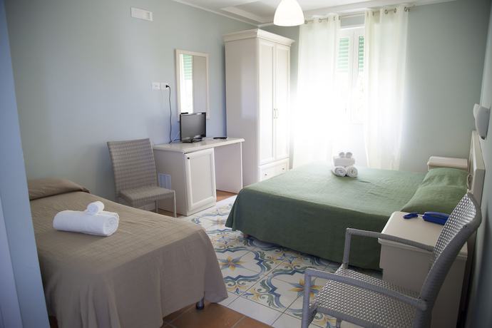 Imagen de la habitación del Hotel Medea Beach Resort. Foto 11