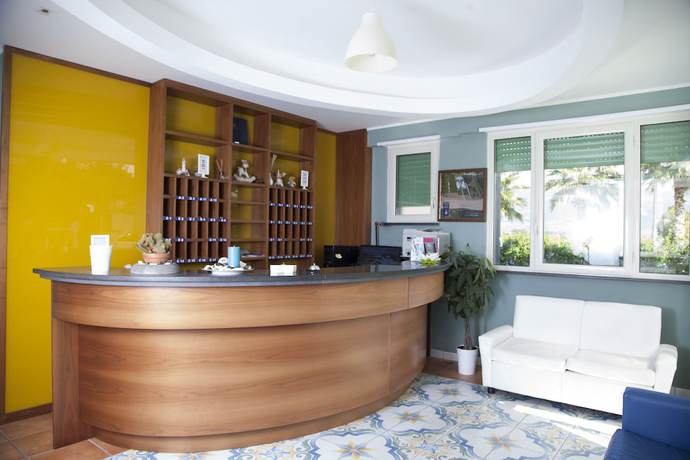 Imagen de los interiores del Hotel Medea Beach Resort. Foto 20