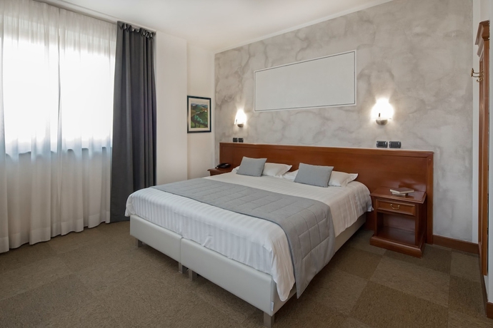 Imagen de la habitación del Hotel Medea. Foto 6