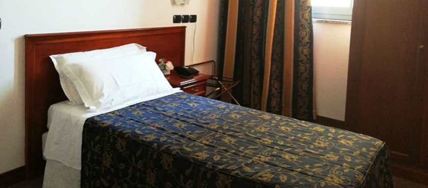 Imagen de la habitación del Hotel Medea. Foto 9