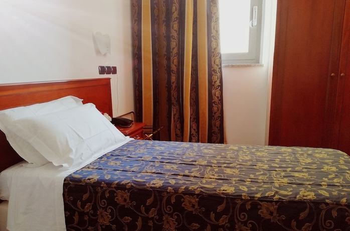 Imagen de la habitación del Hotel Medea. Foto 10