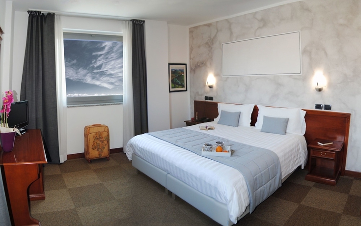 Imagen de la habitación del Hotel Medea. Foto 14