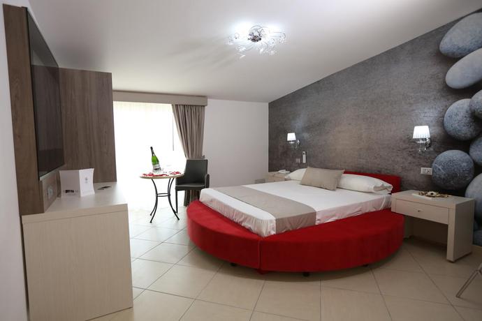 Imagen de la habitación del Hotel Medea Resort. Foto 8