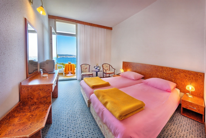 Imagen de la habitación del Hotel Medena. Foto 15