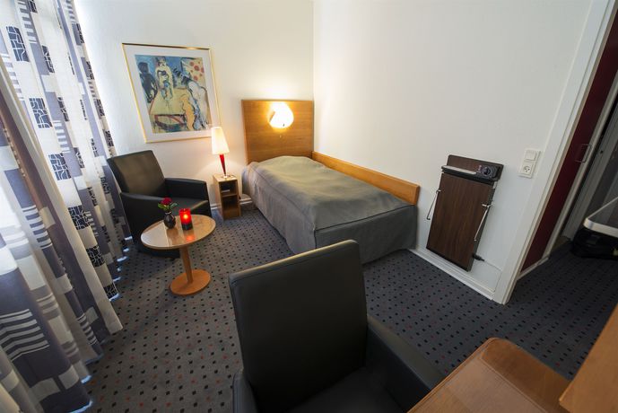 Imagen de la habitación del Hotel Medi. Foto 10