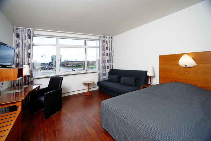 Imagen de la habitación del Hotel Medi. Foto 11