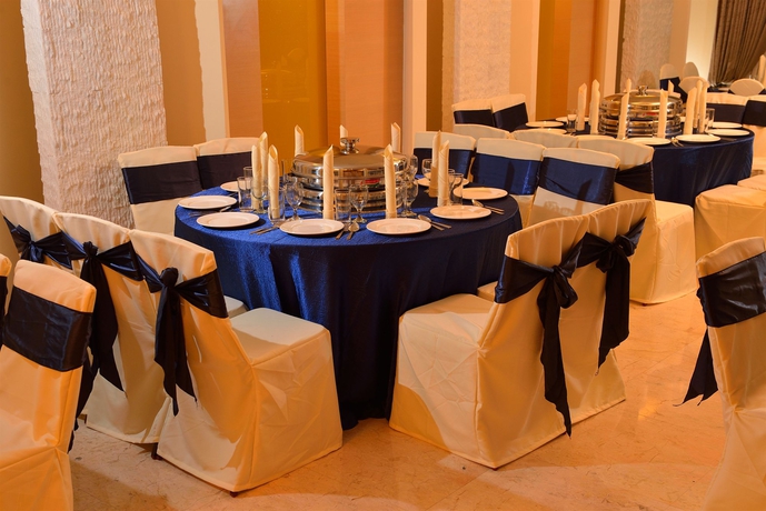 Imagen de los interiores del Hotel Media. Foto 10