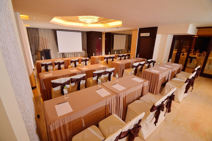 Imagen de los interiores del Hotel Media. Foto 13