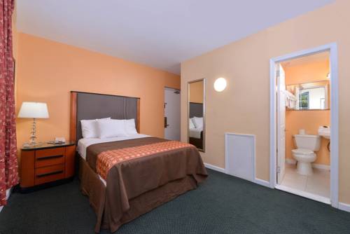 Imagen de la habitación del Hotel Media Inn and Suites. Foto 6