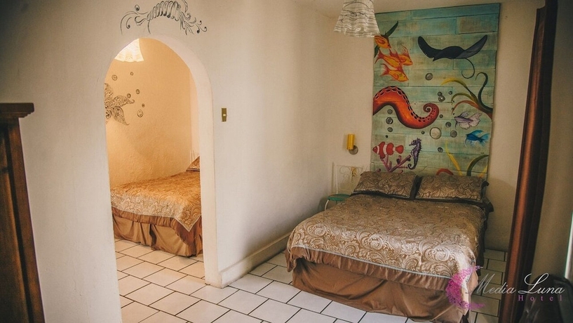 Imagen de la habitación del Hotel Media Luna. Foto 2