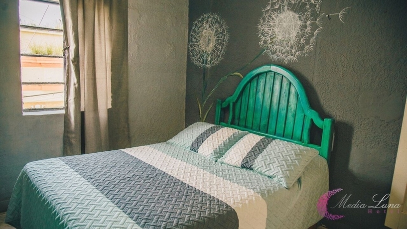 Imagen de la habitación del Hotel Media Luna. Foto 3