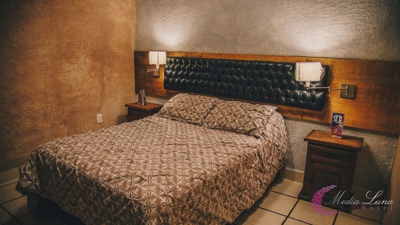 Imagen de la habitación del Hotel Media Luna. Foto 4