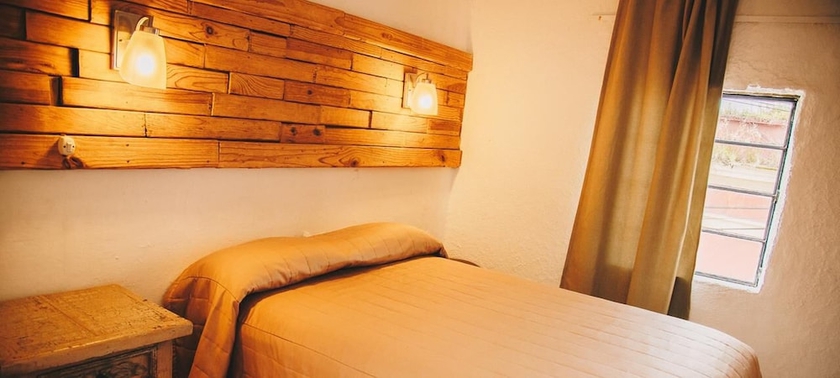 Imagen de la habitación del Hotel Media Luna. Foto 11