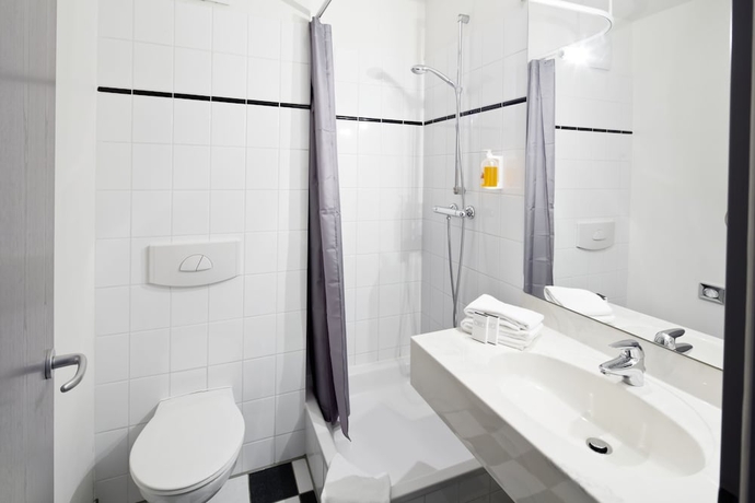 Imagen de la habitación del Hotel Median. Foto 14