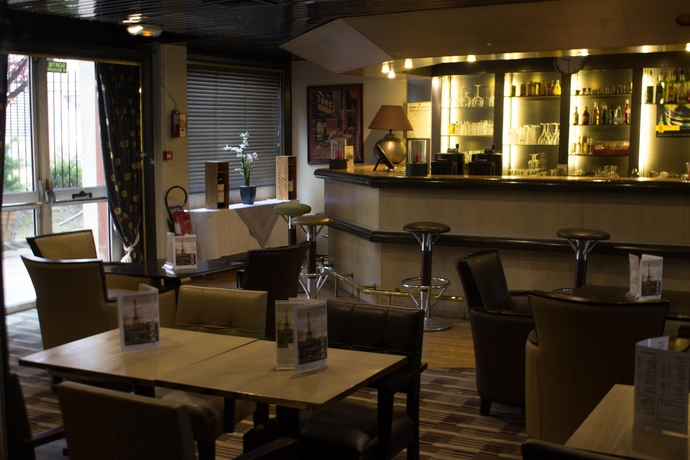 Imagen de los interiores del Hotel Median Paris Congres. Foto 15