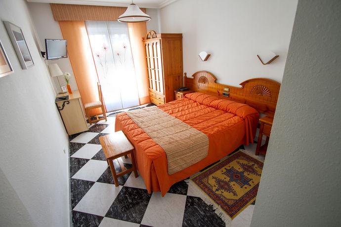 Imagen de la habitación del Hotel Mediante. Foto 4