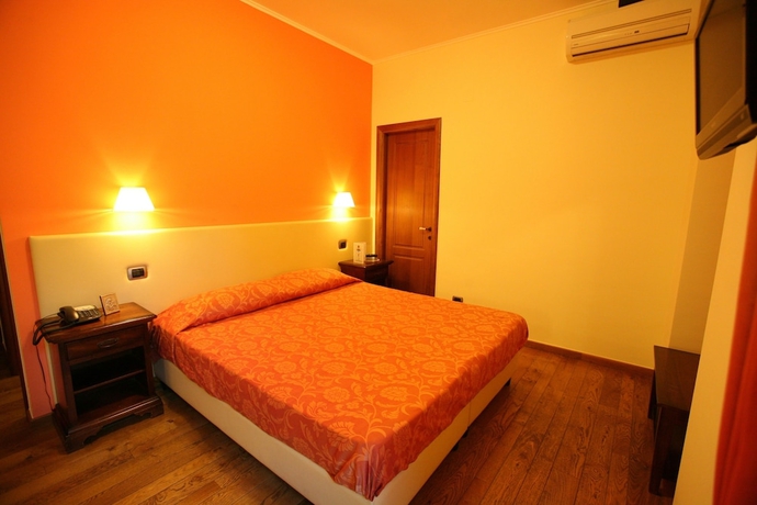 Imagen de la habitación del Hotel Medici, MILAZZO. Foto 13