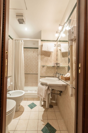 Imagen de la habitación del Hotel Medici, Roma. Foto 9