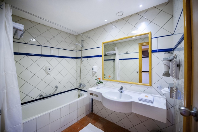 Imagen de la habitación del Hotel Medina Belisaire and Thalasso. Foto 8