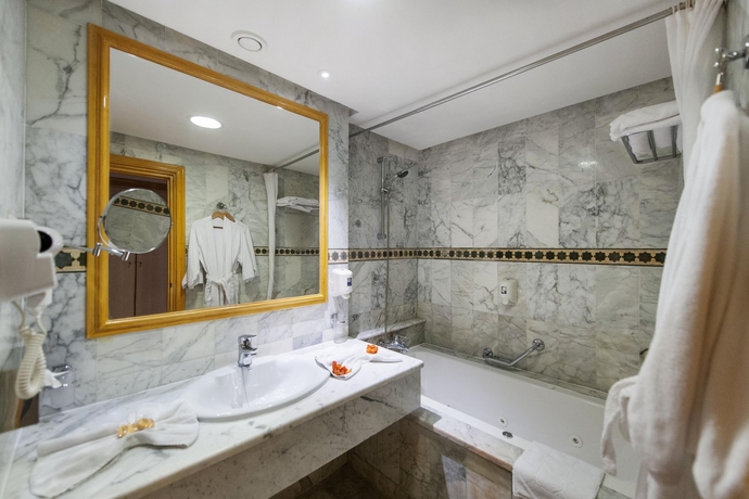 Imagen de la habitación del Hotel Medina Belisaire and Thalasso. Foto 9