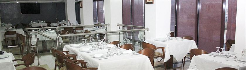 Imagen del bar/restaurante del Hotel Medina, Bumerd&eacute;s . Foto 2