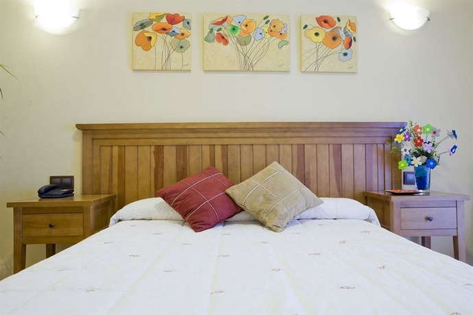 Imagen de la habitación del Hotel Medina De Toledo. Foto 7