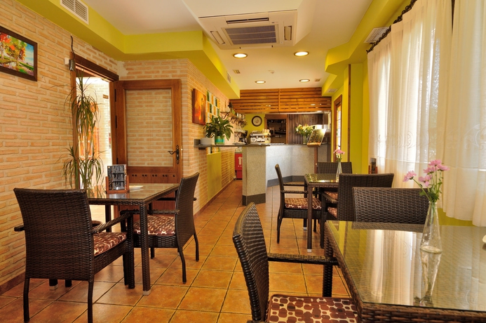 Imagen del bar/restaurante del Hotel Medina De Toledo. Foto 5