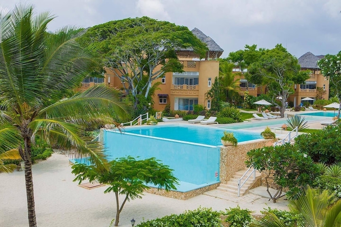 Imagen de la piscina del Hotel Medina Palms. Foto 13