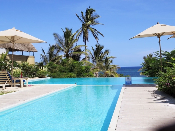 Imagen de la piscina del Hotel Medina Palms. Foto 15