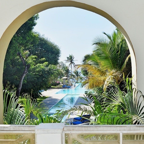 Imagen de la piscina del Hotel Medina Palms. Foto 17