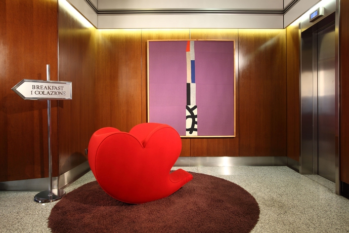 Imagen de los interiores del Hotel Mediolanum. Foto 12